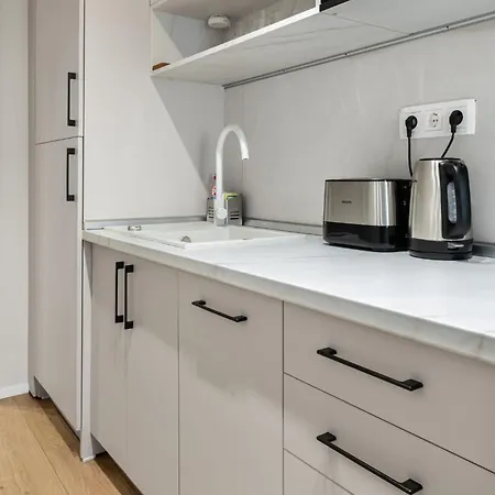 M10 Apartment *